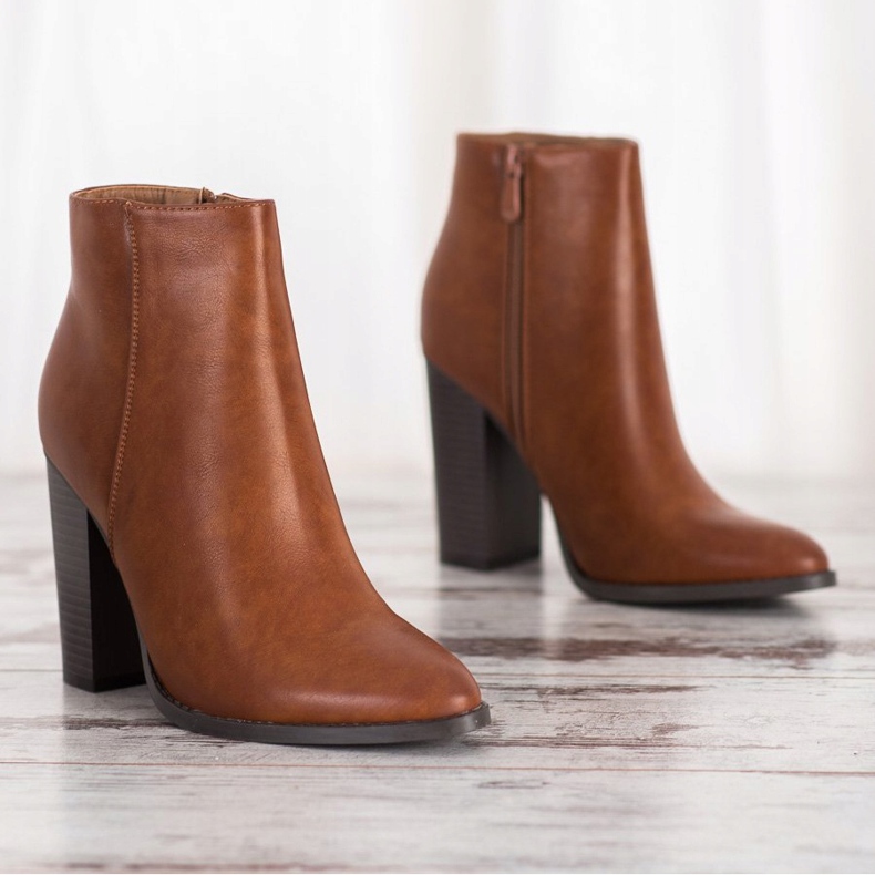 Seastar Bottes classiques sur un poteau brun 1