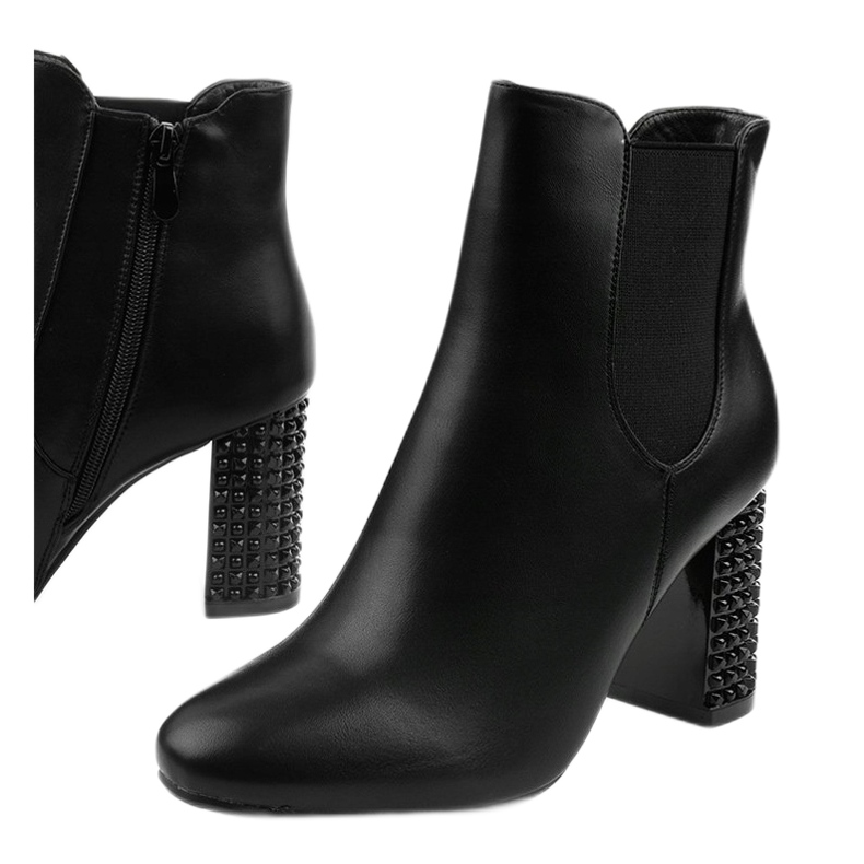 Bottines noires sur le poste Chardonnay le noir 1 Bottines noires sur le poste Chardonnay le noir 1