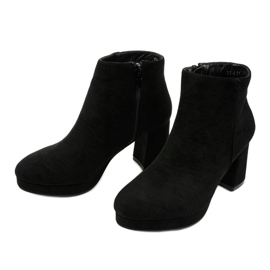 Bottines en daim noir sur le montant Mahoganis 2