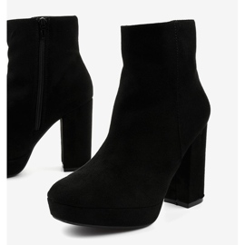 Bottines en daim noir sur le post Skye le noir 1