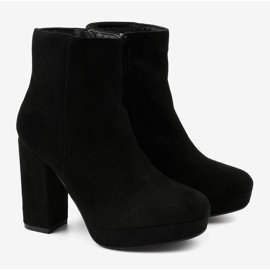 Bottines en daim noir sur le post Skye le noir 3