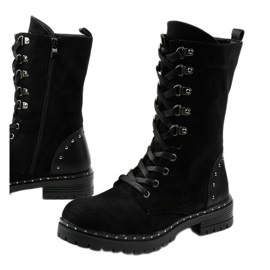 Bottes noires, bottes, bottes d'Isoris 1