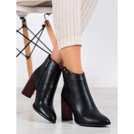 Filippo Chaussons sur un poteau décoratif noir rouge 2