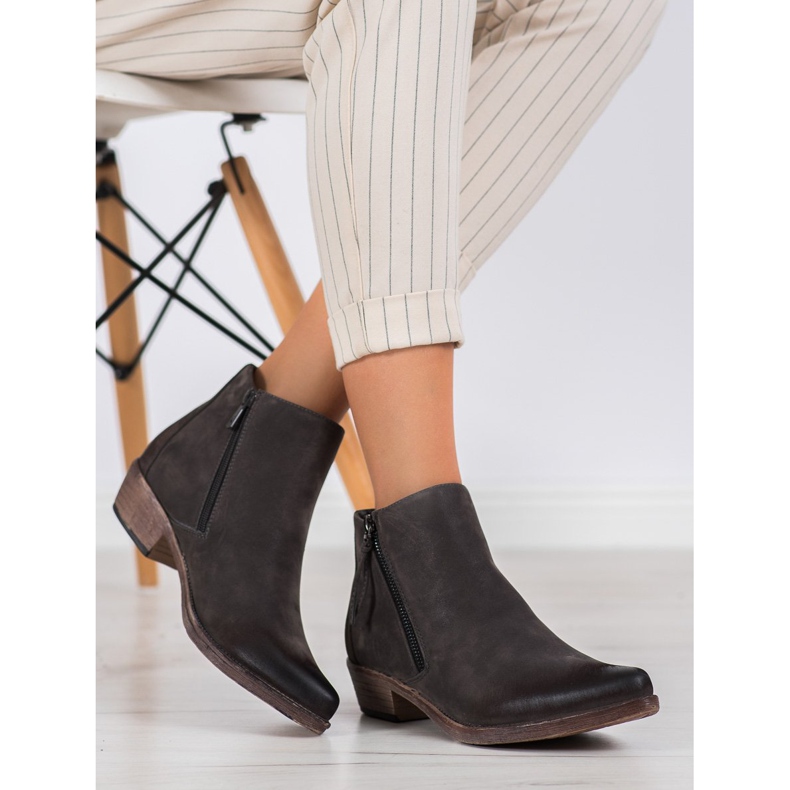 Kylie Cowgirls sur le curseur brun 1