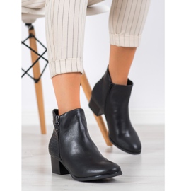 Kylie Bottes noires 1