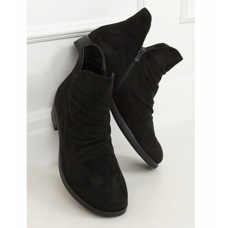 Boots avec une coupe en daim noir ST-21 Black 1