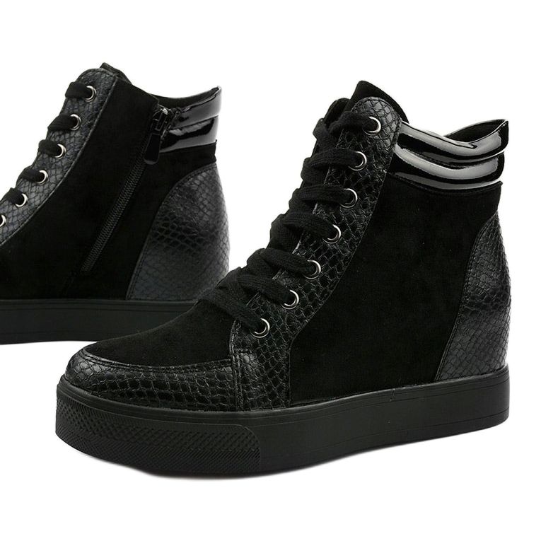 Baskets noires sur le coin de Doreal 1