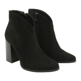 Filippo Bottes sur le poteau Noir DBT1575 le noir 4