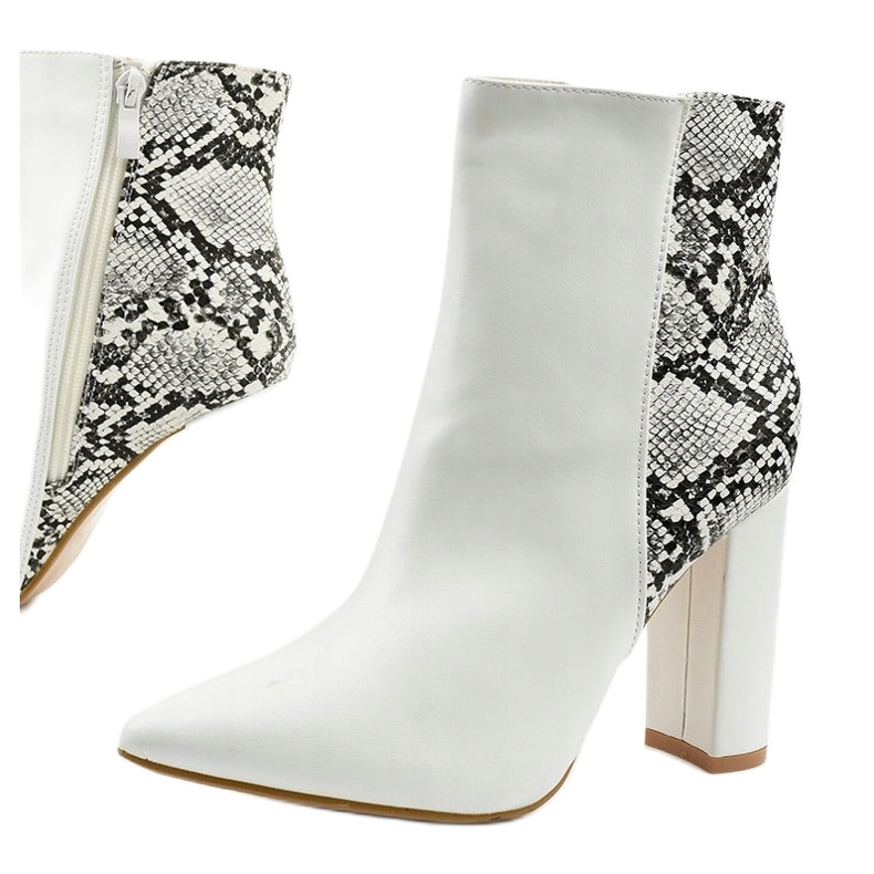 Des bottes blanches sur le post de Shyvia 1 Des bottes blanches sur le post de Shyvia 1