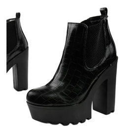 Bottines noires sur le poteau Zellola le noir 1