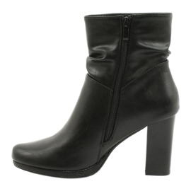 M.Daszyński Bottes noires sur le poste de Daszyński AF125-7 le noir 1
