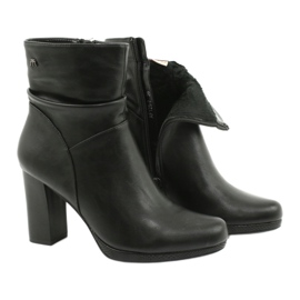 M.Daszyński Bottes noires sur le poste de Daszyński AF125-7 4