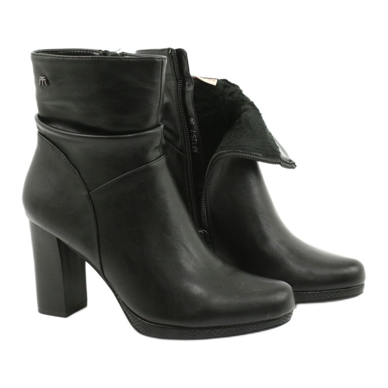 M.Daszyński Bottes noires sur le poste de Daszyński AF125-7 le noir 4