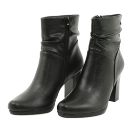 M.Daszyński Bottes noires sur le poste de Daszyński AF125-7 le noir 2