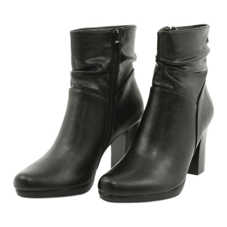 M.Daszyński Bottes noires sur le poste de Daszyński AF125-7 2