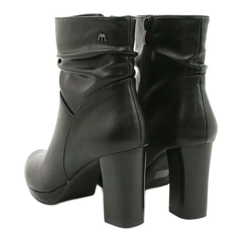 M.Daszyński Bottes noires sur le poste de Daszyński AF125-7 3