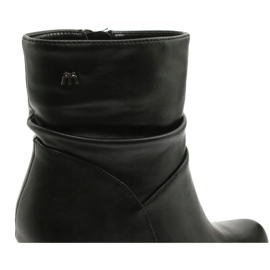 M.Daszyński Bottes noires sur le poste de Daszyński AF125-7 5