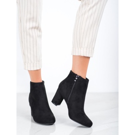 Laura Mode Bottes classiques sur un poteau noir 1