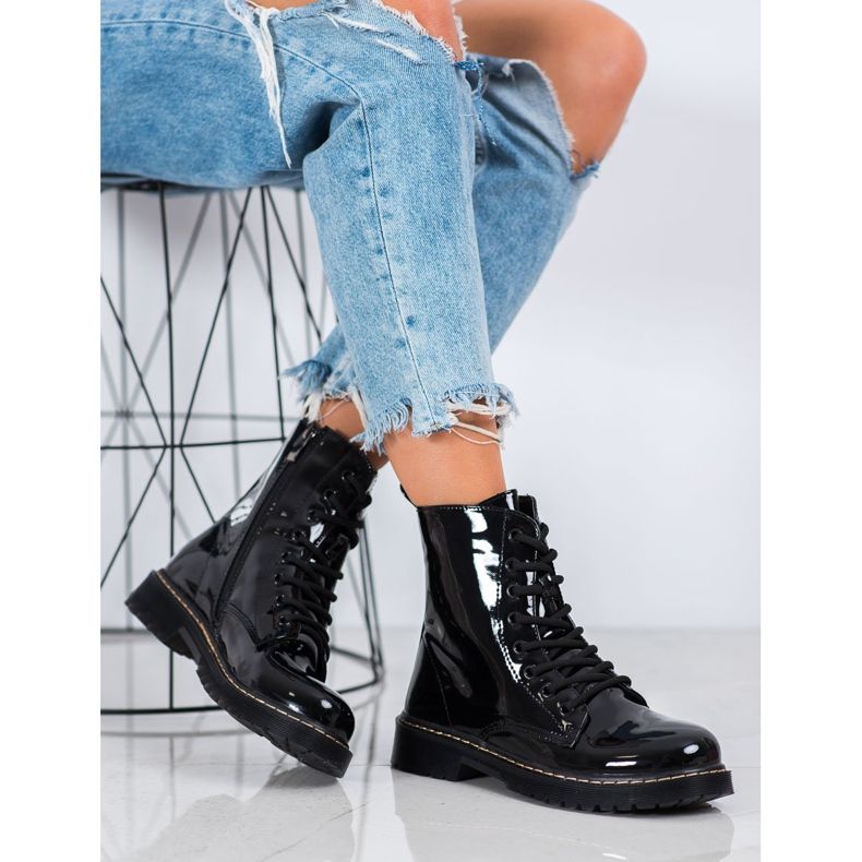 Small Swan Ouvriers laqués noir 1