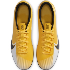 Chaussures de football Nike Mercurial Vapor 13 Club FG / MG AT7968 801 orange jaune 1