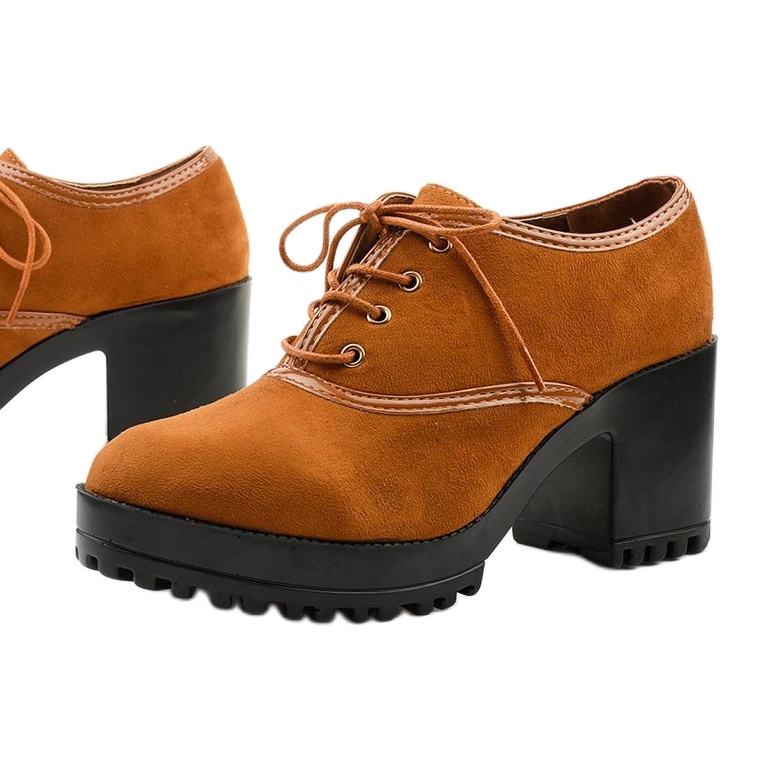 Boots camel lacées sur un bloc Clearfall brun 1