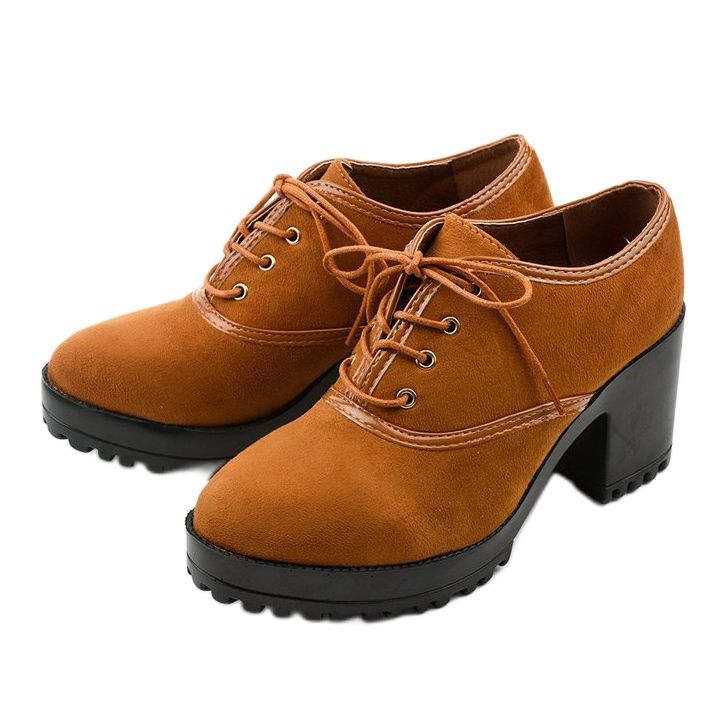 Boots camel lacées sur un bloc Clearfall brun 2