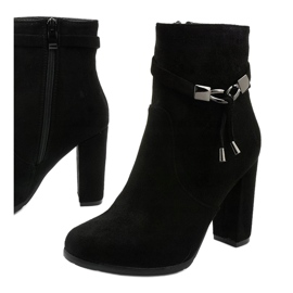 Bottines en daim noir sur le poteau de Sherbrooke le noir 1