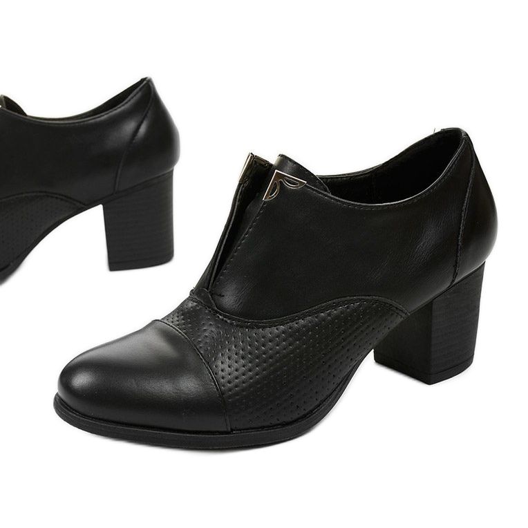 Bottines noires sur le poste des chaussures Silentleaf le noir 1