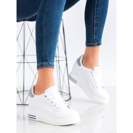 SHELOVET Chaussures de sport sur un coin blanche bleu 2 SHELOVET Chaussures de sport sur un coin blanche bleu 2