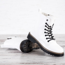 Small Swan Bottes blanches le noir 3