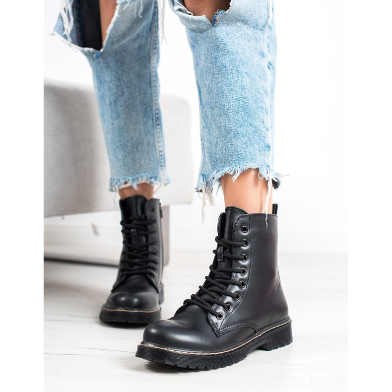 Small Swan Bottes noires 2