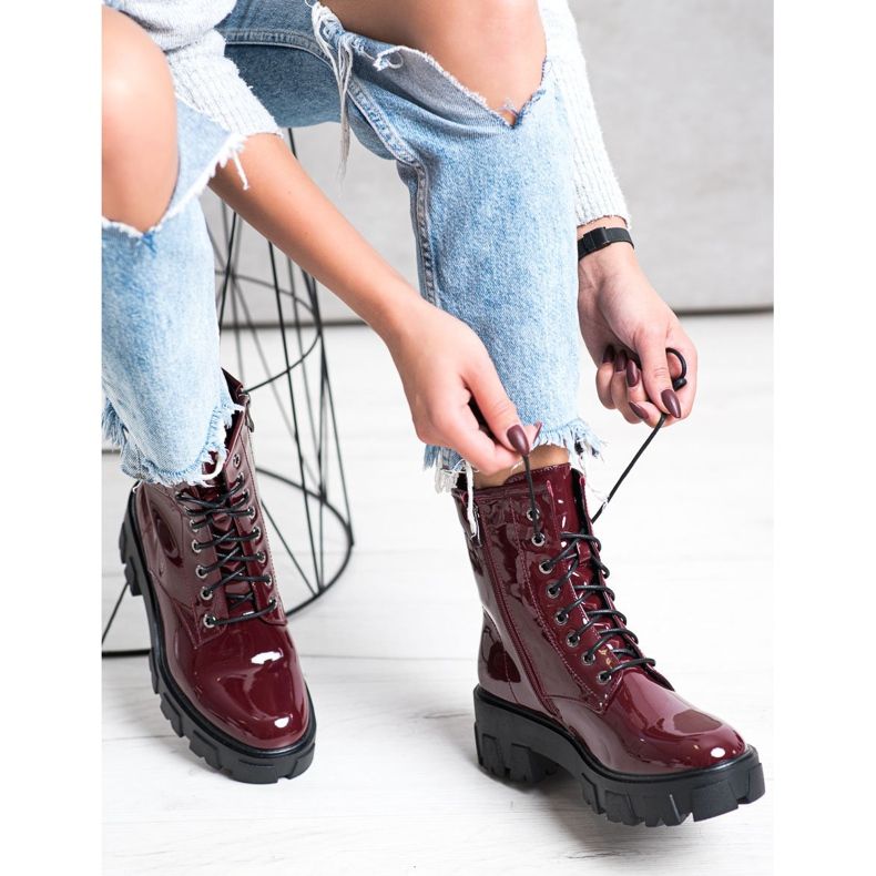 Goodin Ouvriers laqués rouge 1 Goodin Ouvriers laqués rouge 1