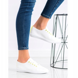 SHELOVET Baskets légères avec cuir écologique blanche jaune 2