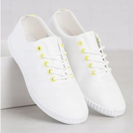 SHELOVET Baskets légères avec cuir écologique blanche jaune 1