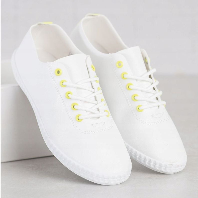 SHELOVET Baskets légères avec cuir écologique blanc jaune 1