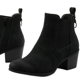 Bottines en daim noir sur un post Tarrenscribe le noir 1