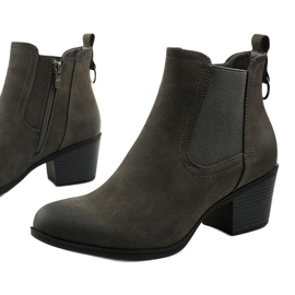 Bottines en daim gris sur le post Tarrenscribe 1