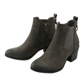 Bottines en daim gris sur le post Tarrenscribe 2