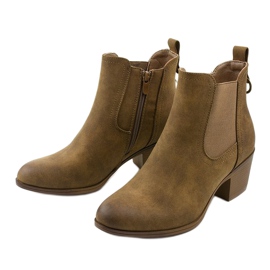 Bottines en daim kaki sur le post Tarrenscribe vert 2