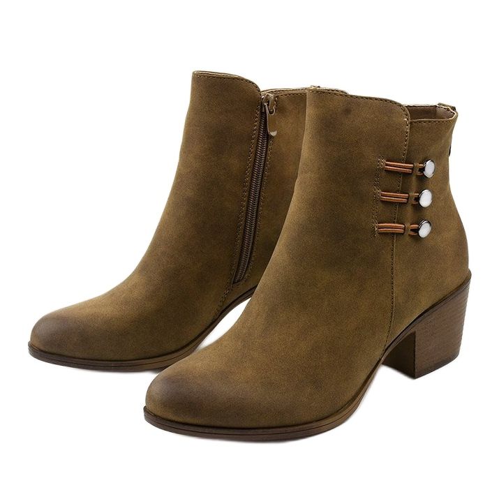 Bottines en daim kaki sur le post Keenshaper vert 2