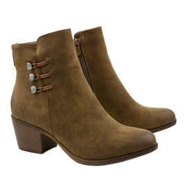 Bottines en daim kaki sur le post Keenshaper vert 3