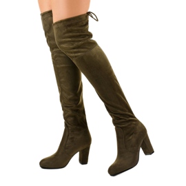 Boots en daim sur le post du kaki Saroris vert 2
