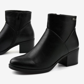 Bottes isolées noires avec une fermeture éclair Suncutter 1