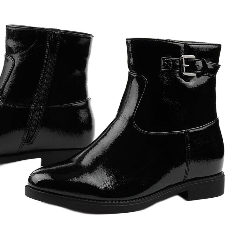 Bottes isolées noires avec un coin laqué verni caché Valentina 1
