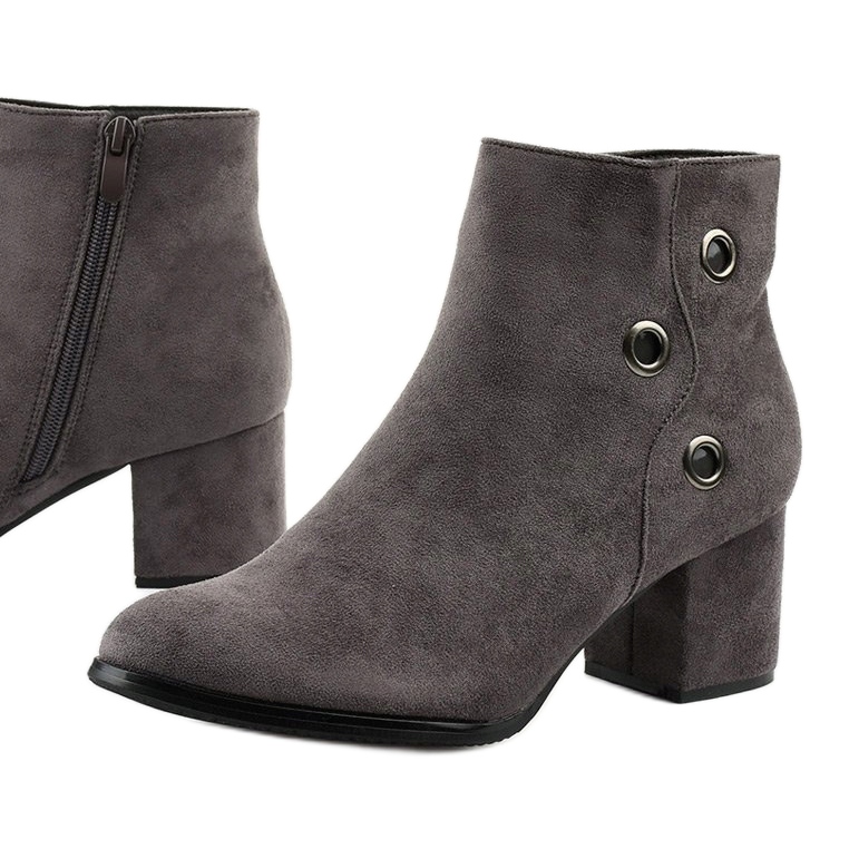 Bottes grises sur le poste d'éco-daim A8163-3 / A 1