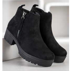 Clowse Bottes noires sur la plate-forme 2