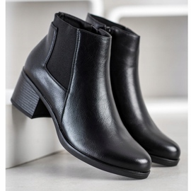 J. Star Bottes sur un poteau noir 1