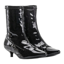 Talons laqués noirs avec une chaussette Ragemour 2