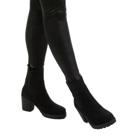 Bottines noires avec une chaussette Frostray le noir 1