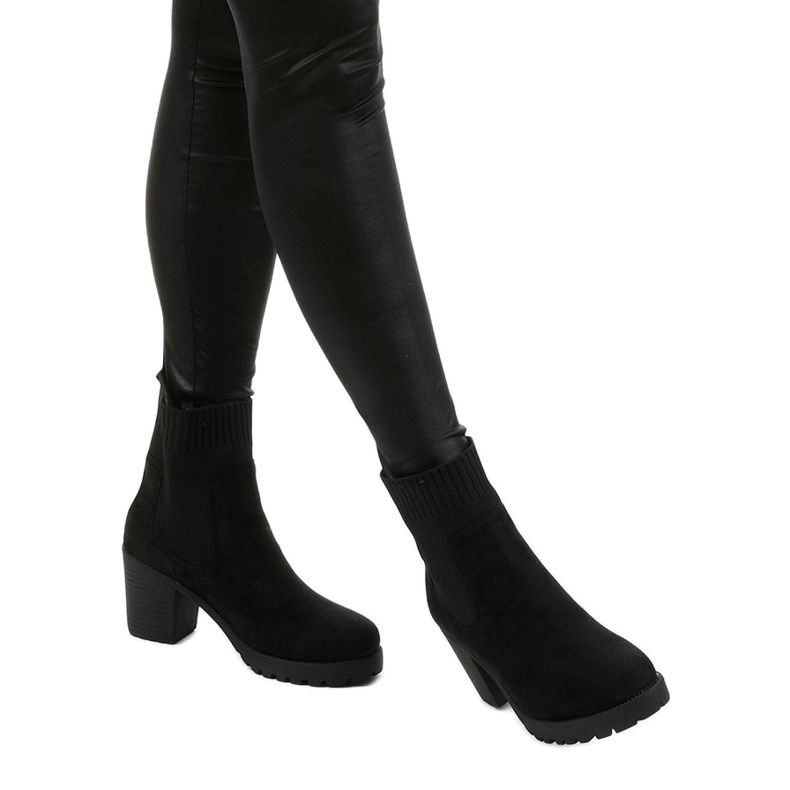 Bottines noires avec une chaussette Frostray 1